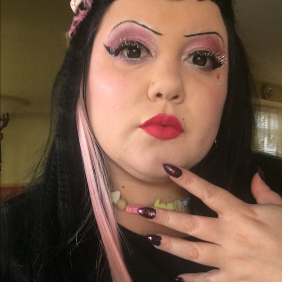 Meet your Posher, Amanda - Picture 6 of 6